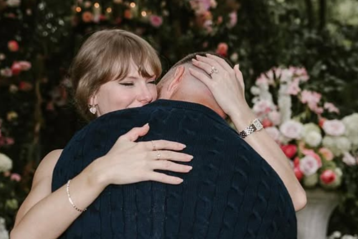 Taylor Swift Resmi Bertunangan dengan Travis Kelce, Cincin Pertunangannya Bernilai Rp15 Miliar Lebih!