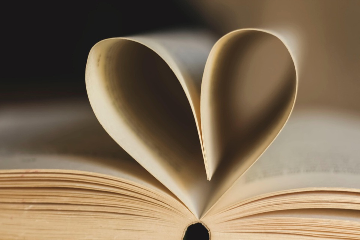 10 Pantun Romantis Nan Kocak yang Bisa Digunakan untuk Merayakan Hari Valentine 2025 Cocok untuk Dijdaikan Story WA dan Instagram