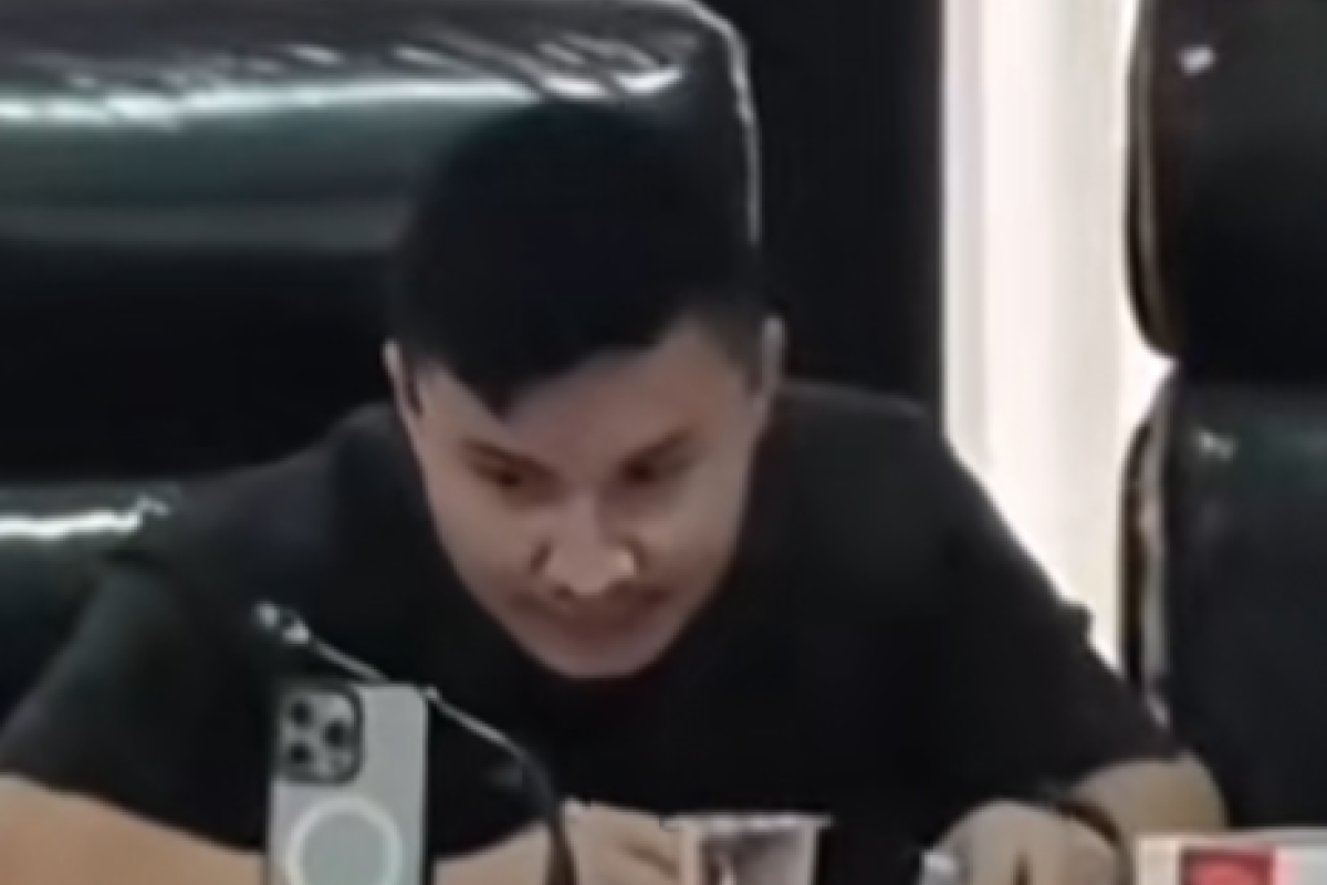 Siapa Fadhal Rahmat? Anggota DPRD Termuda Kendari Jadi Sorotan karena Hisap Vape Saat Rapat
