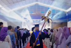 Kepala Sekolah SMK CBM Purwokerto Viral, Prisillia Mutiara Sari Dituding Tidak Lulus Sarjana Usai Gelar Wisuda ‘Ala Kampus’