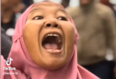 Bu Ana, Emak-emak Berkerudung Pink yang Viral Saat Demo 17+8: Ternyata Hina Prabowo Subianto Hingga Minta Anies Baswedan untuk jadi Presiden