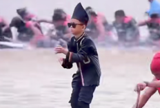 Dikha Anaknya Siapa? Inilah Biodata Penari Cilik Pacu Jalur dari Riau yang Viral dengan Julukan 'The Aura Farming on Boat', Bukan Orang Sembarangan?