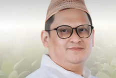 Haji Her atau Haji Khairul Umam Bagi Rp50.000 ke Ribuan Siswa MBG Bangkalan, Publik Soroti Keluarganya