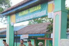 Siswa MTS Al Washliyah Terpaksa Belajar di Pinggir Jalan, Gedung Sekolah Disegel Bupati Deli Serdang