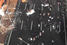 Surabaya Membara: Aksi Demo Ricuh, Jalan Basuki Rahmat Lumpuh, Warga Terjebak di Tengah Kobaran Api dan Asap