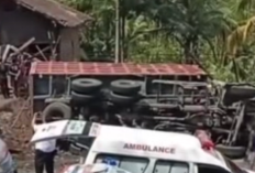 Rekaman Video CCTV Sopir Truk Penabrak Angkot Rombongan Guru SD di Purworejo 11 Orang Meninggal No Sensor